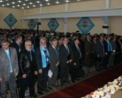 Аз макри наҳзат огоҳ бошем